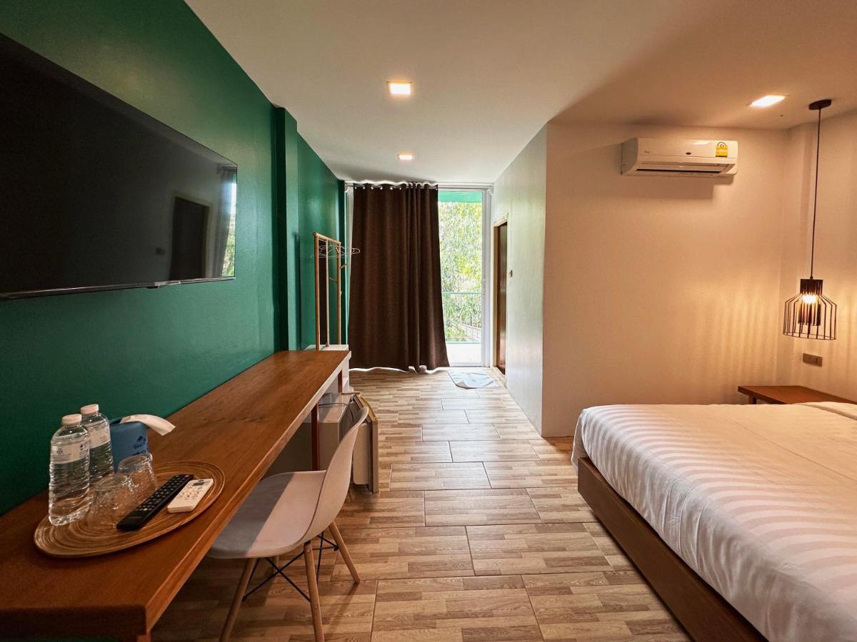 Plernpetch Hotel Surat Thani Esterno foto