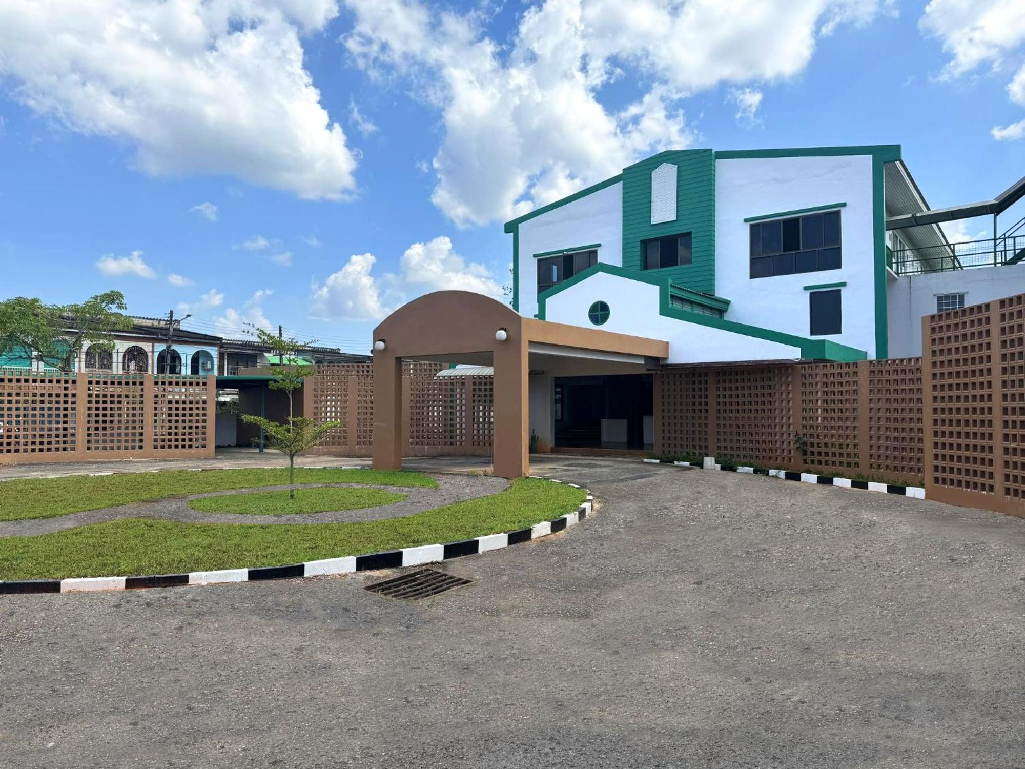 Plernpetch Hotel Surat Thani Esterno foto