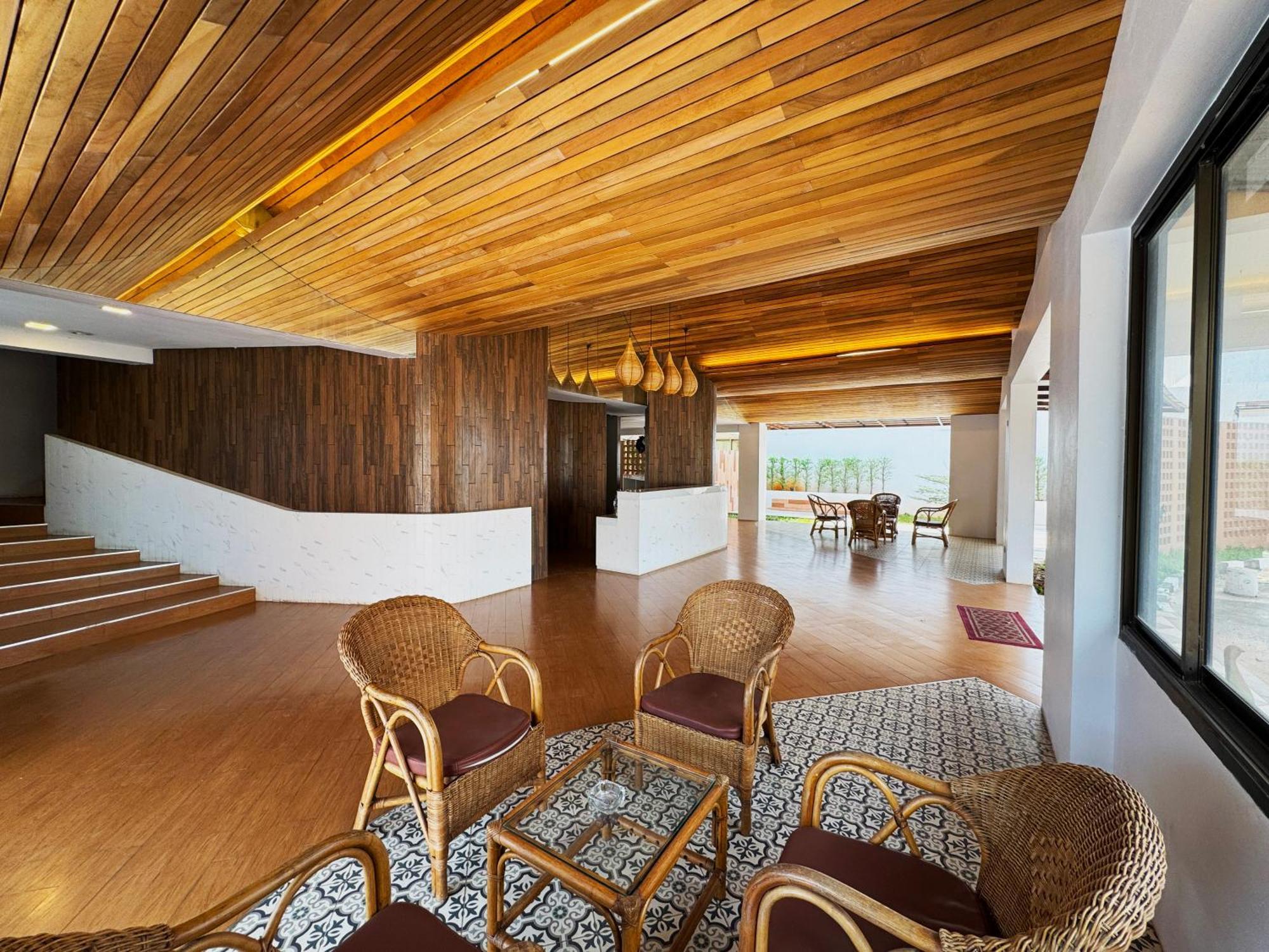 Plernpetch Hotel Surat Thani Esterno foto
