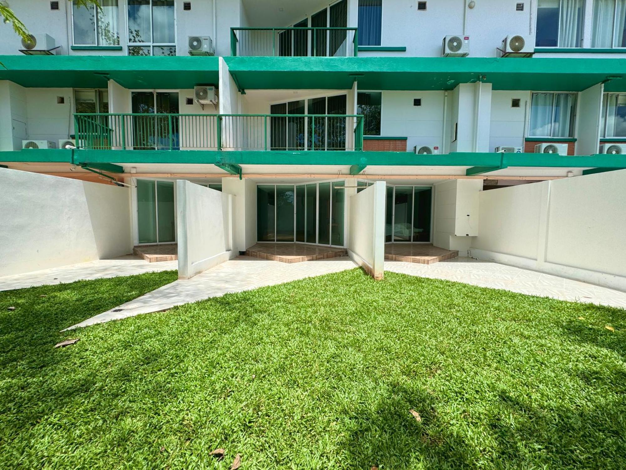 Plernpetch Hotel Surat Thani Esterno foto