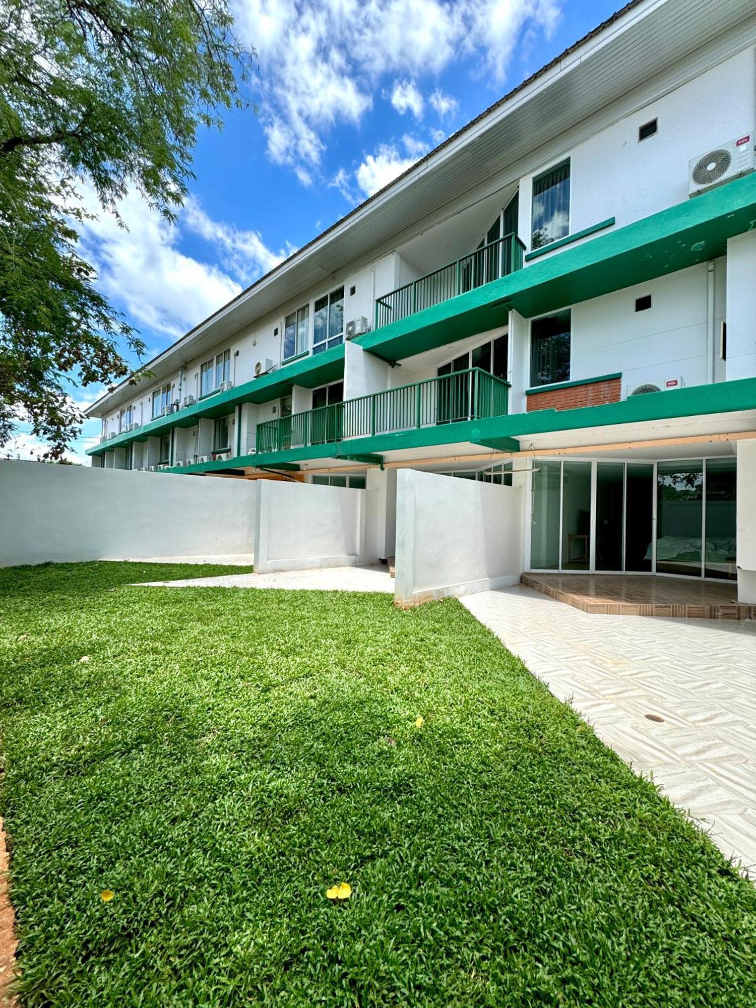Plernpetch Hotel Surat Thani Esterno foto